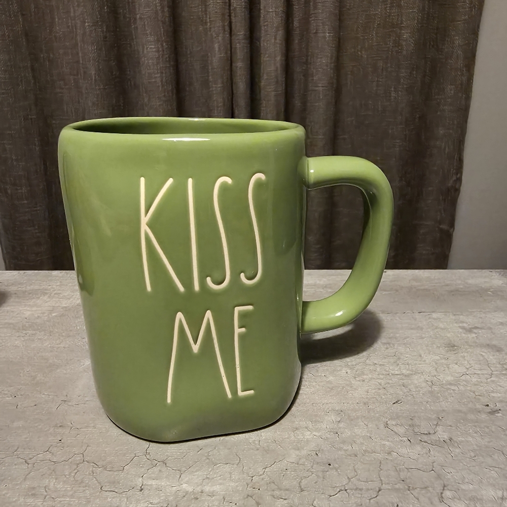 Rae Dunn/Green Mug/kiss Me I'm Irish